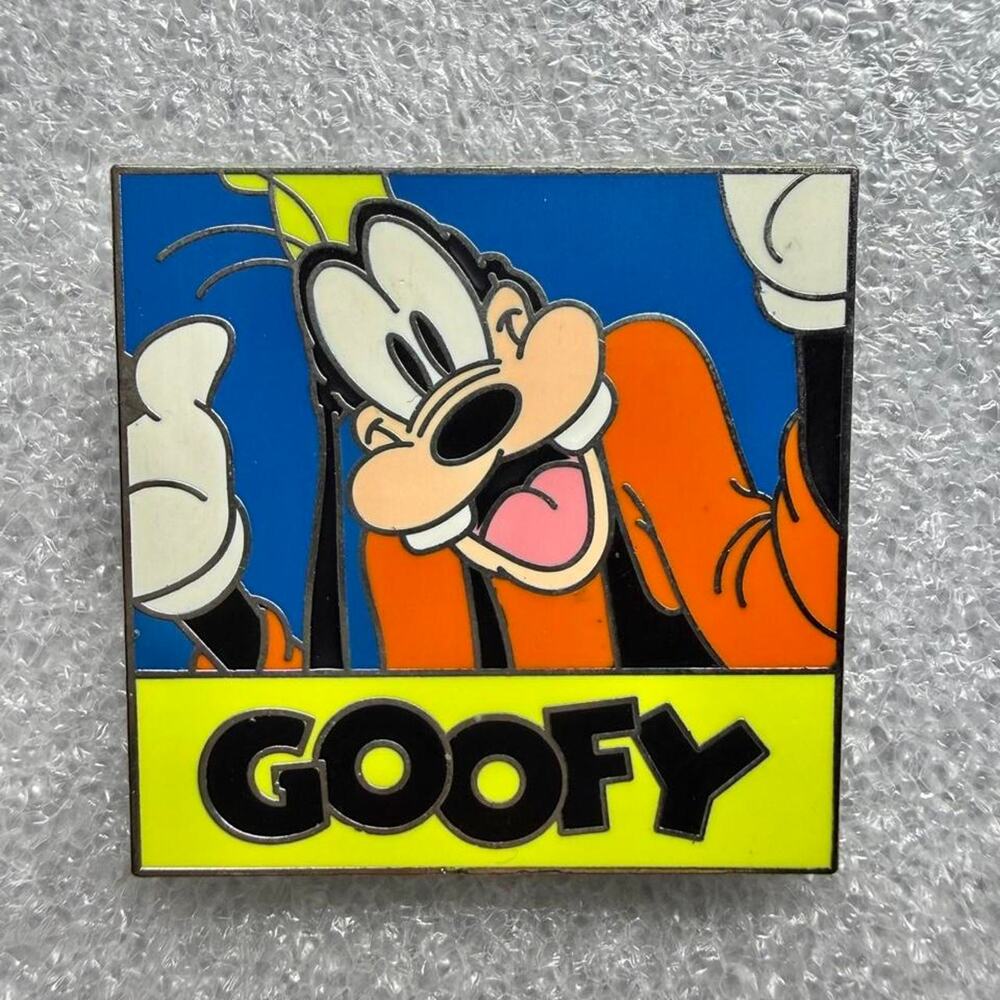 Goofy disney pin with cartoon